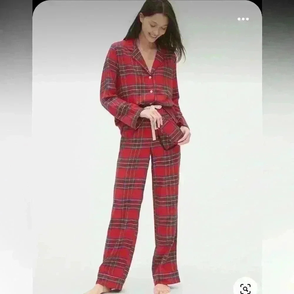 Gap Women’s Holiday Christmas Pajamas